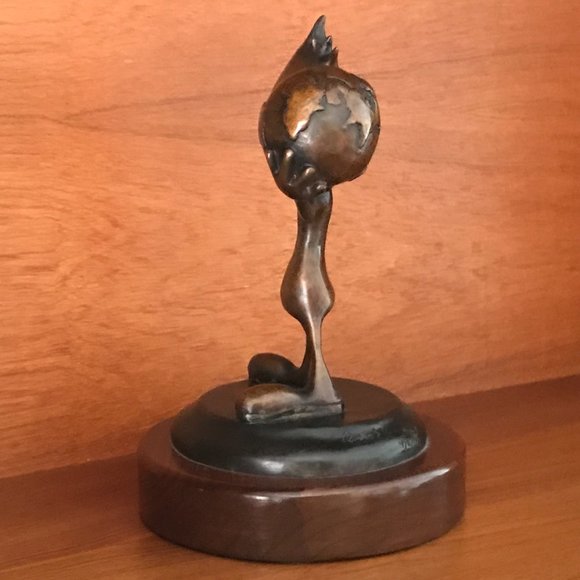 Original Signed Bronze Sculpture, Boy Holding Globe - Picture 4 of 6